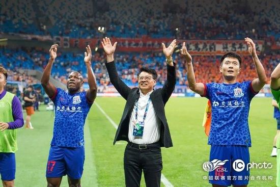 满员电车被痴汉蹂躏至双腿